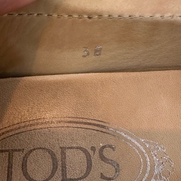 Tod’s Classic Women’s Patent Leather Penny Loafers – Beige – Size 38 (US 8) - Picture 9 of 9